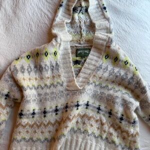 American Eagle sweater